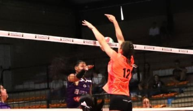 Extremadura Arroyo debuta con una cómoda victoria ante Voleyourense
