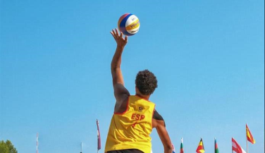 El Europeo Sub-20 cierra un día más con la mejor exhibición de vóley playa en Madrid