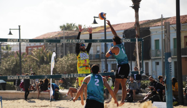 Beachbol Valencia arrasa en casa en la Liga Nacional de Clubes