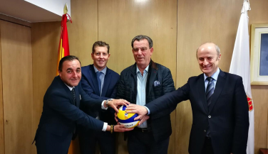 Las principales autoridades deportivas de Melilla visitan la RFEVB