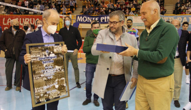 El voleibol soriano rinde un cariñoso homenaje a José Miguel Serrato
