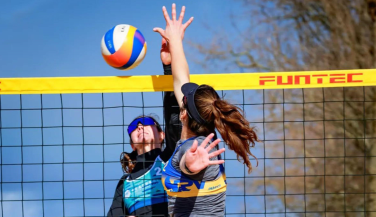 Beachbol Valencia se impone a Volei Praia Vigo en un vibrante duelo en la arena de Samil
